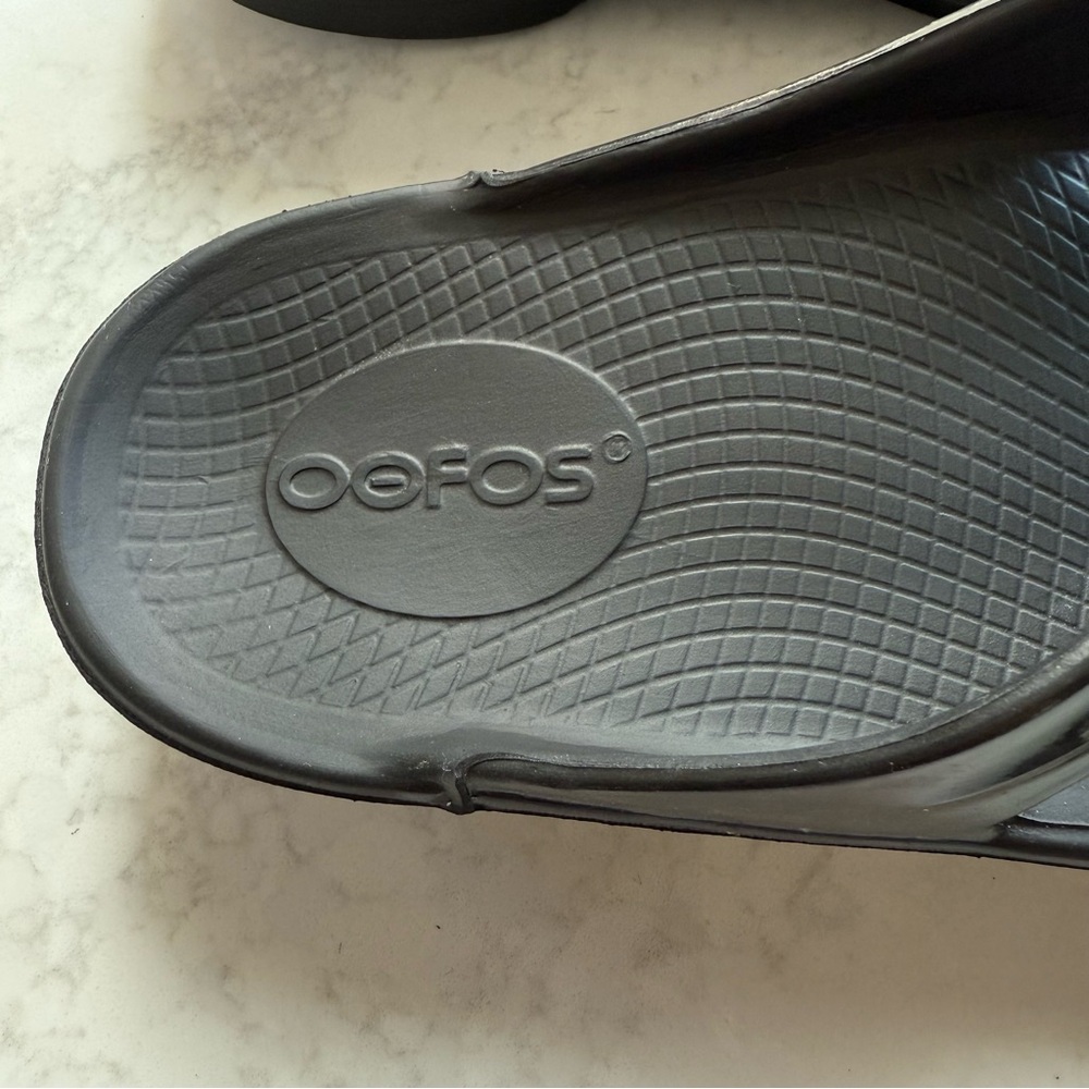 OOFOS Women's OOLALA Sandals Black Size 8 EUC - Picture 7 of 9